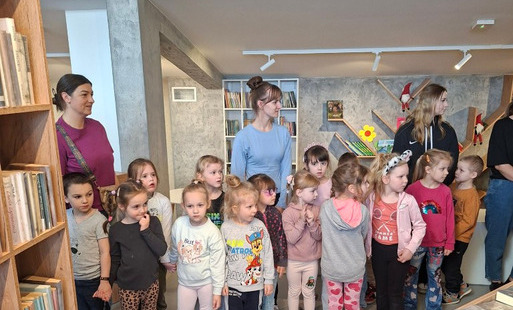 Zdjęcie do  Wizyta przedszkolak&oacute;w w Bibliotece XXI Wieku.